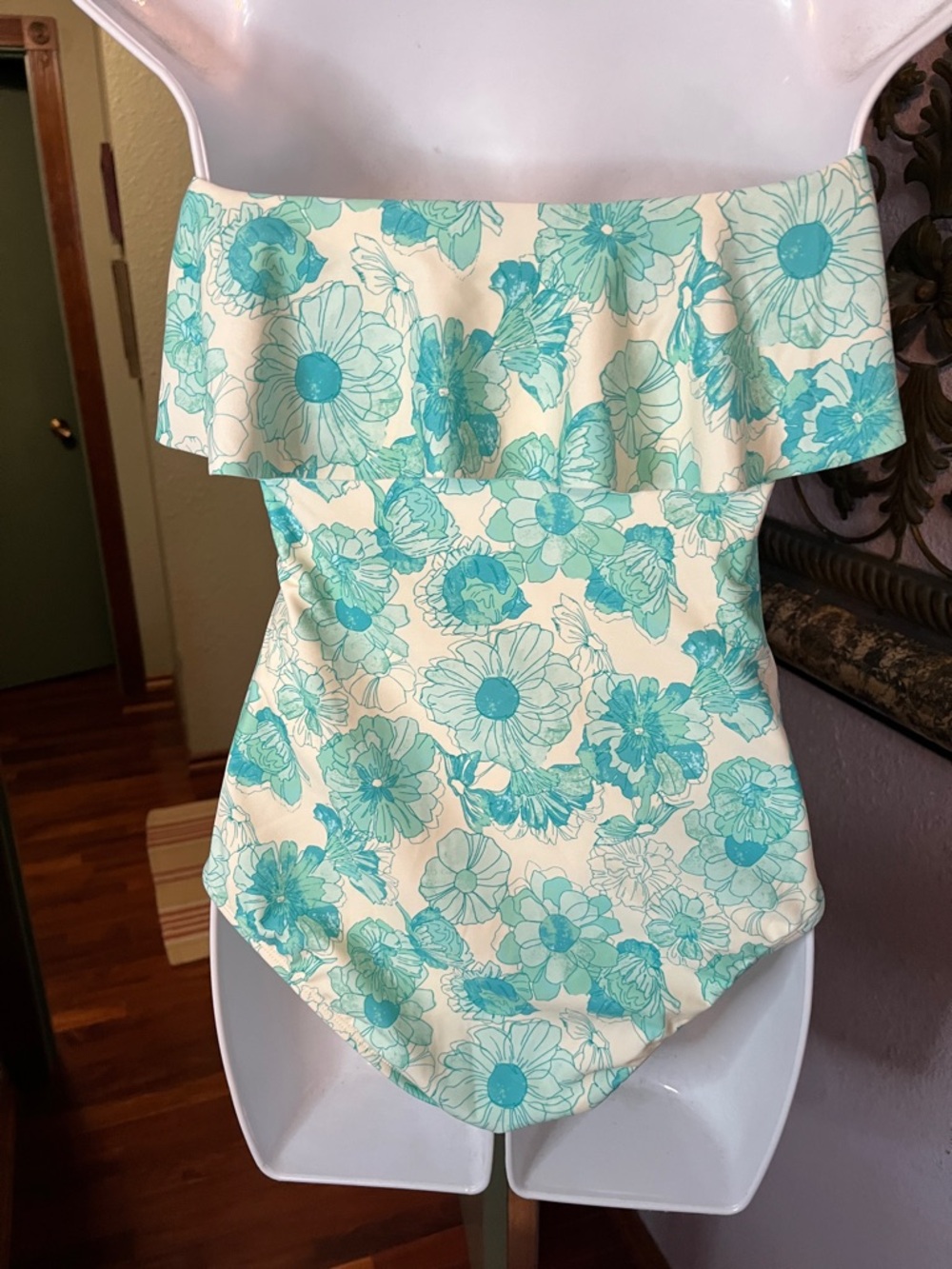 NWT Shade & Shore White & Aqua Floral Off-Shoulder Ruffle Swimsuit- 1 piece Sz S - Picture 5 of 15